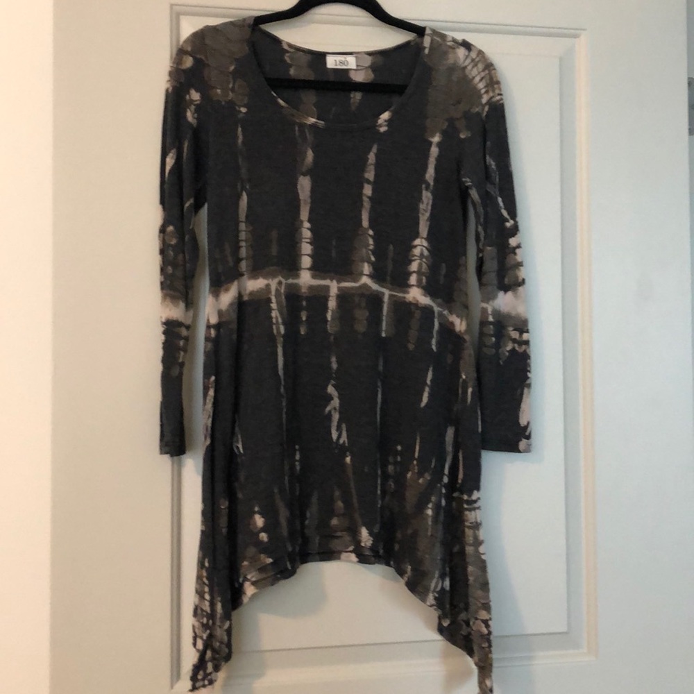 Long sleeve top with longer sides